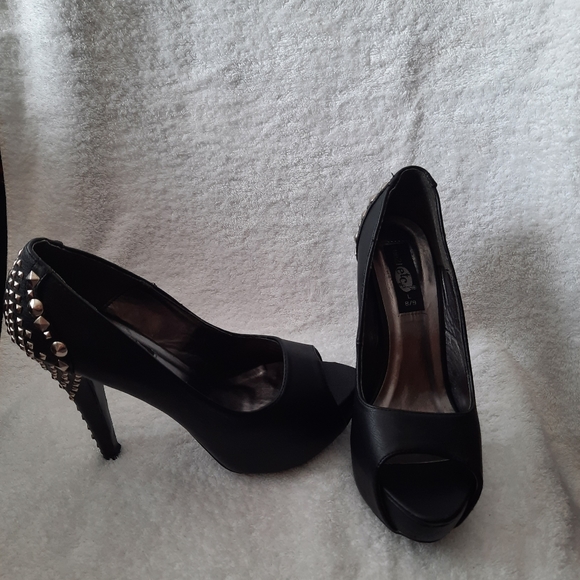 black heels with beautiful design on theback sz8/9 - Picture 8 of 12